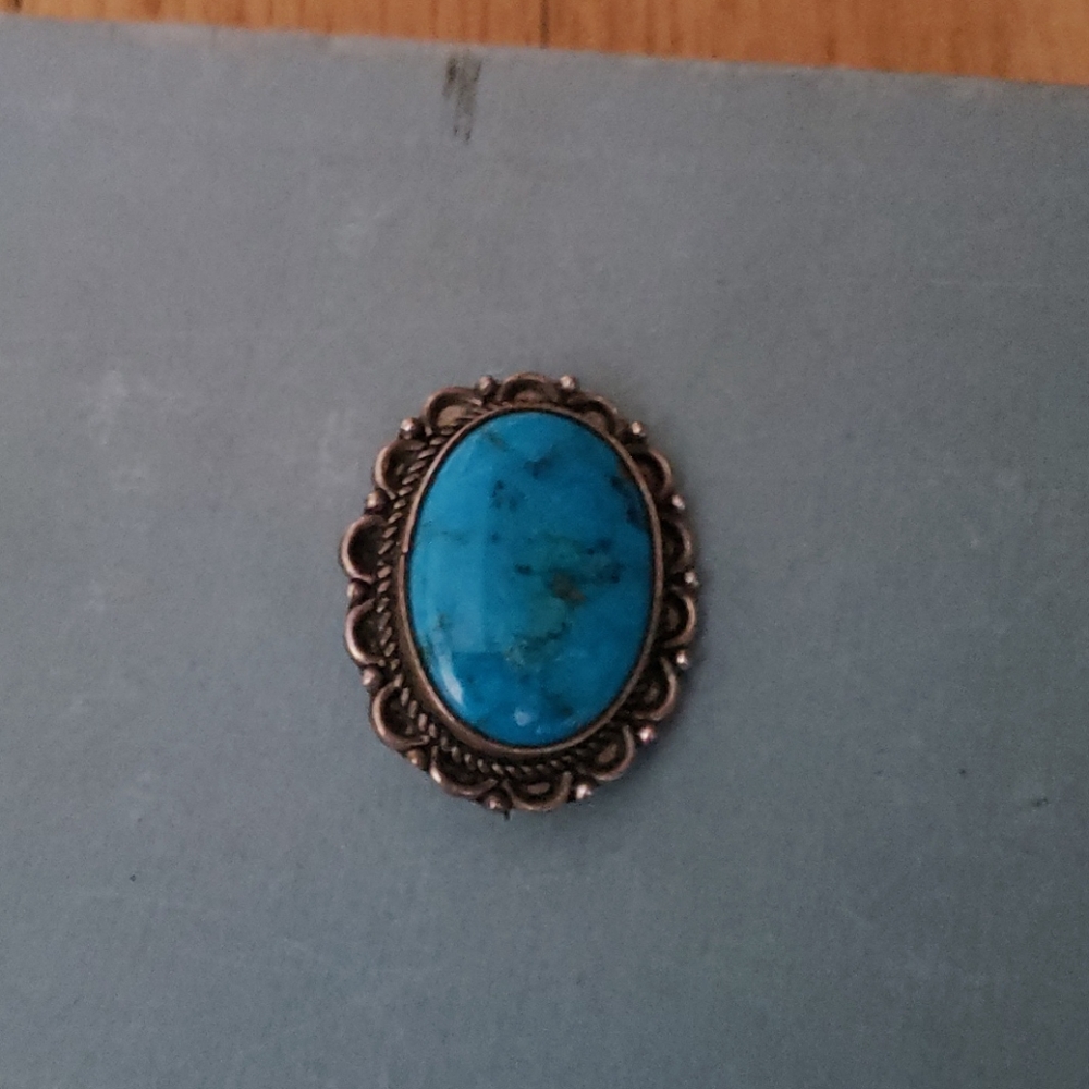 Sterling silver & turquoise scalloped brooch.